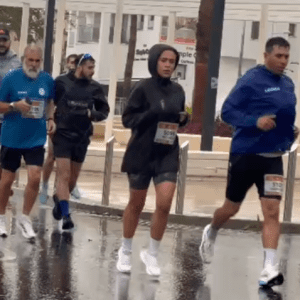 (ΒΙΝΤΕΟ) Αγώνας δρόμου υπό έντονη βροχόπτωση