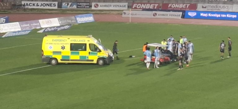 Σοβαρός τραυματισμός ποδοσφαιριστή στο “Στέλιος Κυριακίδης”.. Αποχώρησε με ασθενοφόρο