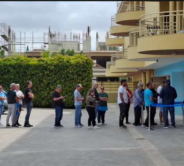 Ουρές από τους ΠΑΦΙΤΕΣ στα εκδοτήρια για τα εισιτήρια του τελικού