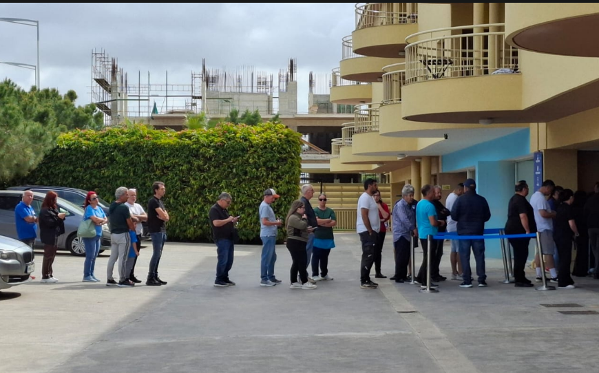 Ουρές από τους ΠΑΦΙΤΕΣ στα εκδοτήρια για τα εισιτήρια του τελικού