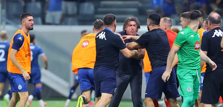 Ένταση στους πάγκους και κίτρινη στον Σα Πίντο μετά τα γρήγορα γκολ στο «Αλφαμέγα»